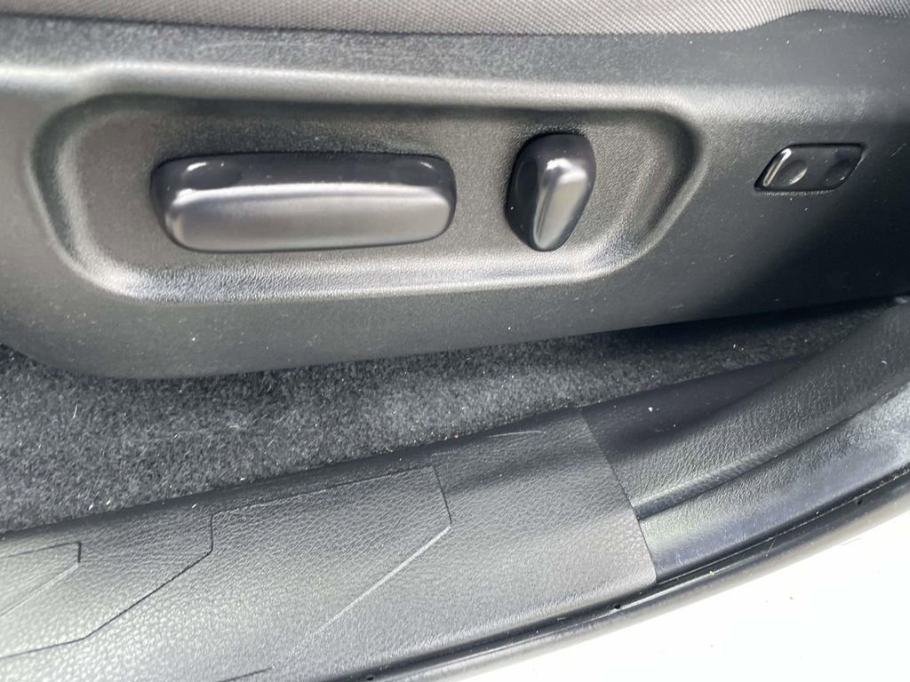 Used 2023 Toyota Tacoma SR5 w/ Technology Package image 29