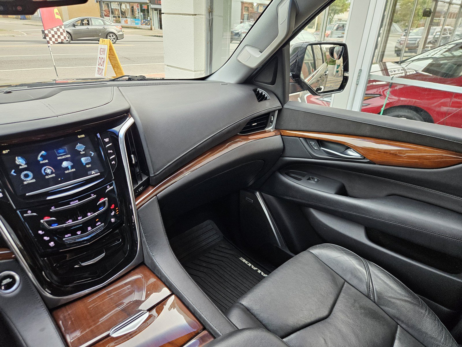 Used 2017 Cadillac Escalade ESV 4WD image 16