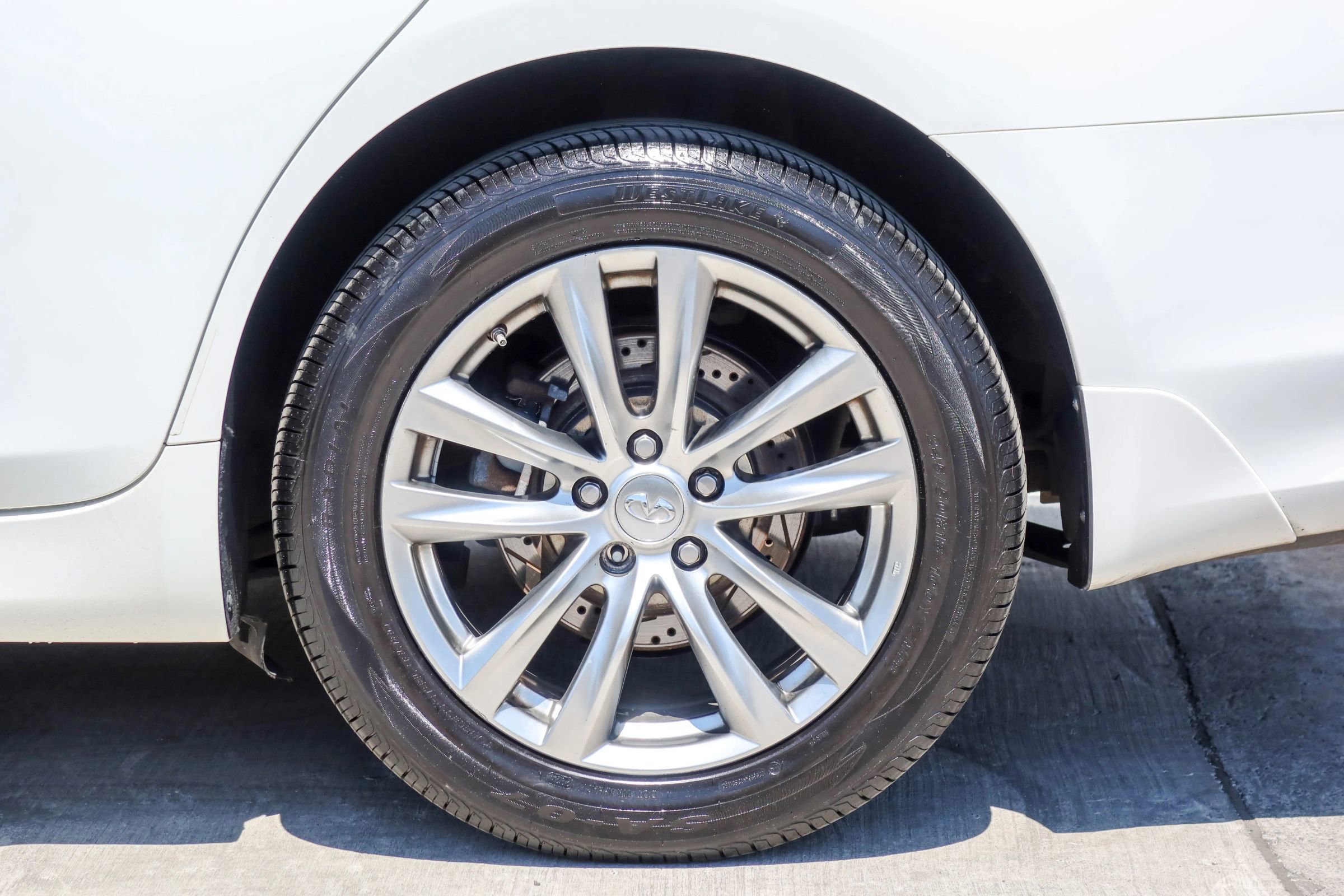 Used 2015 INFINITI Q70 3.7 AWD/4WD image 24