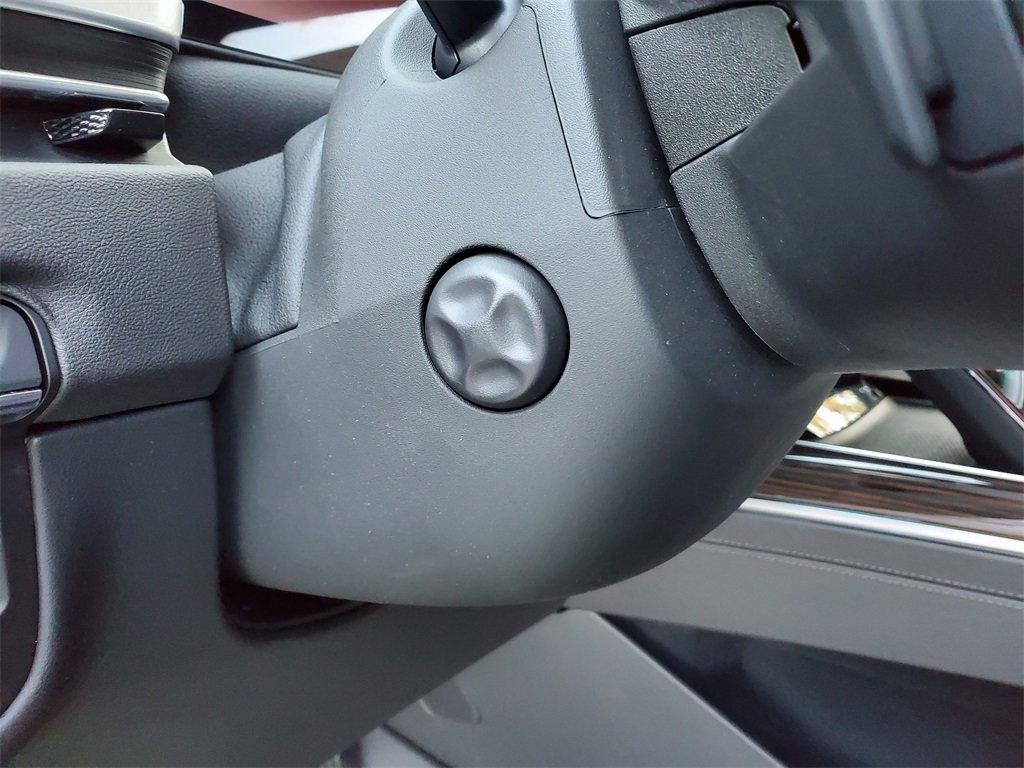 New 2026 Cadillac Escalade Luxury w/ LPO, Floor Liner Package image 14