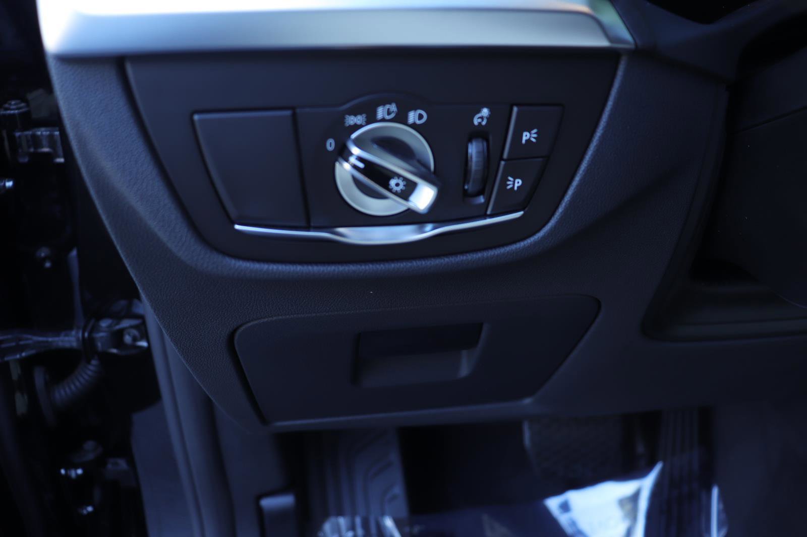 Used 2024 BMW X3 sDrive30i w/ Premium Package w/ZPA RWD image 31