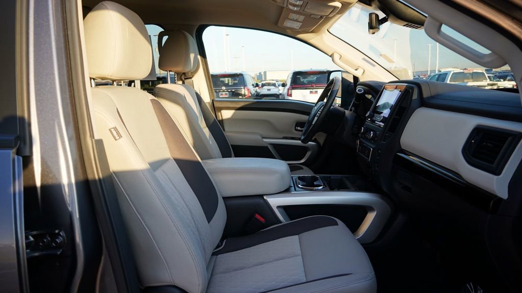 Used 2024 Nissan Titan SV w/ SV Convenience Package image 22