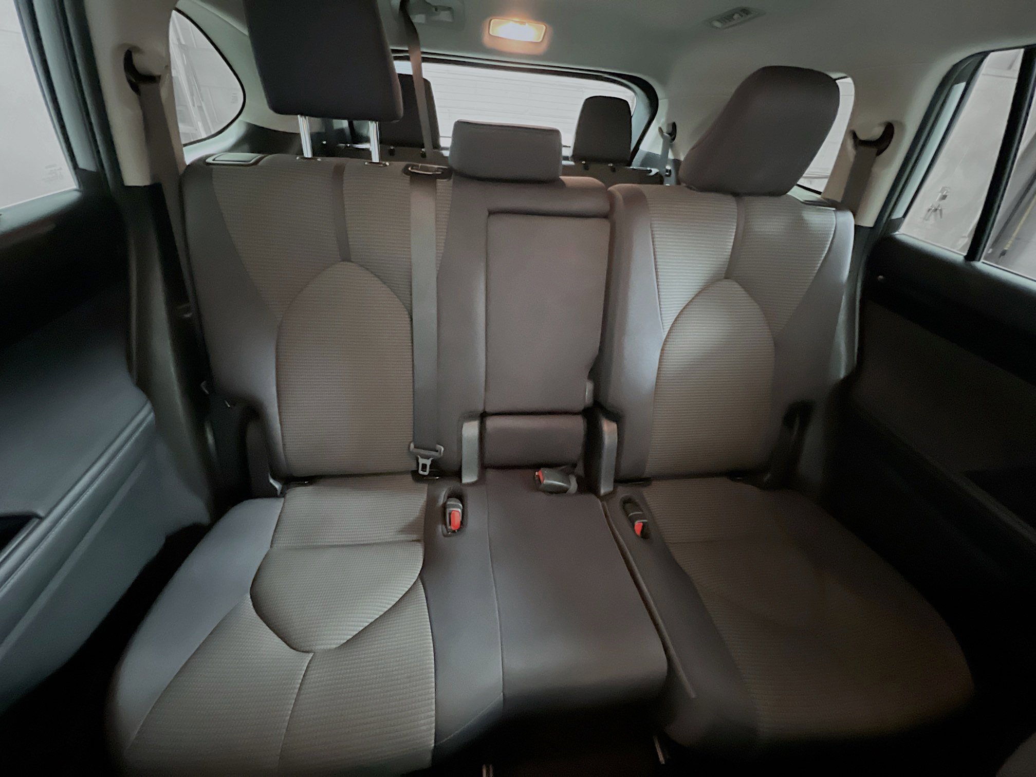 Used 2024 Toyota Highlander LE image 35