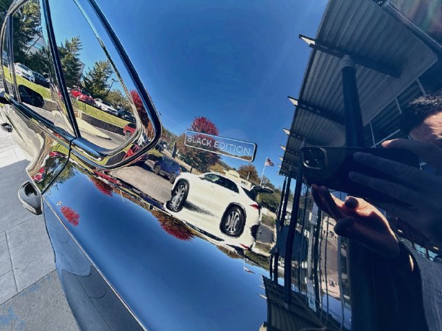 Used 2025 Bentley Bentayga AWD/4WD image 35