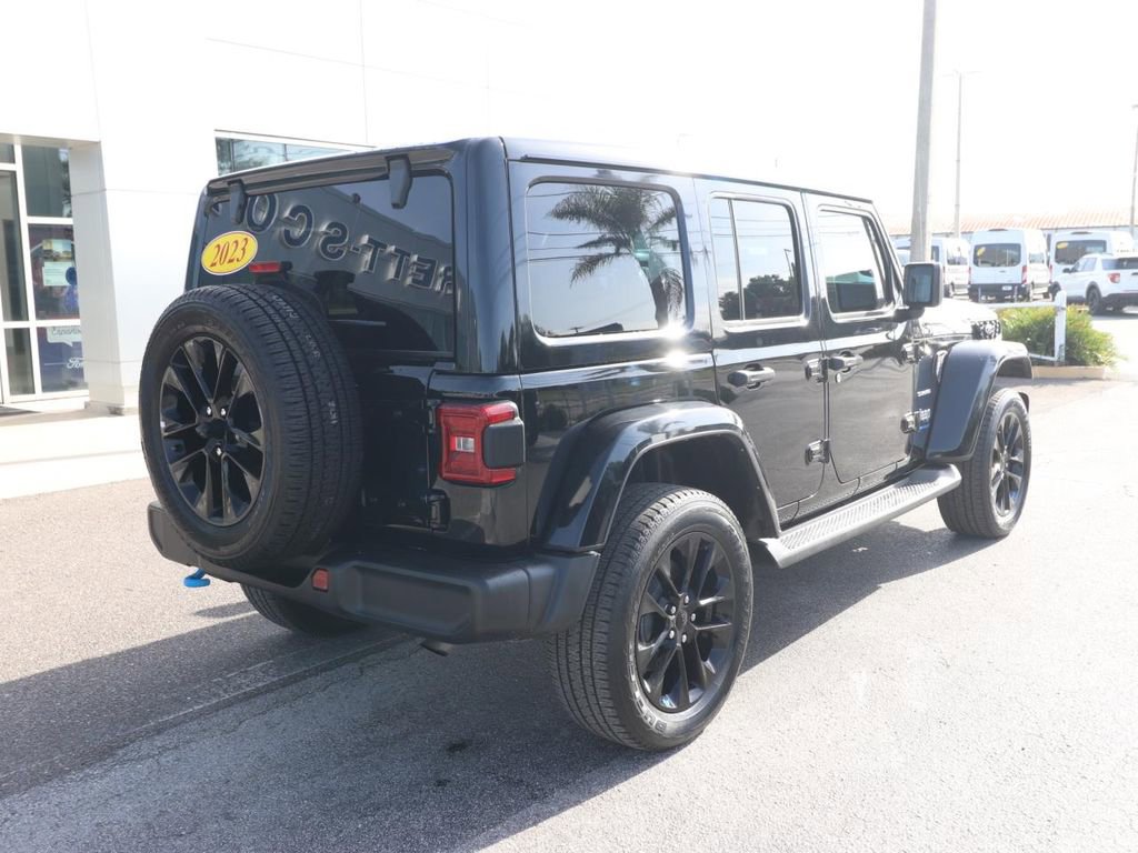 Used 2023 Jeep Wrangler Unlimited Sahara AWD/4WD image 19