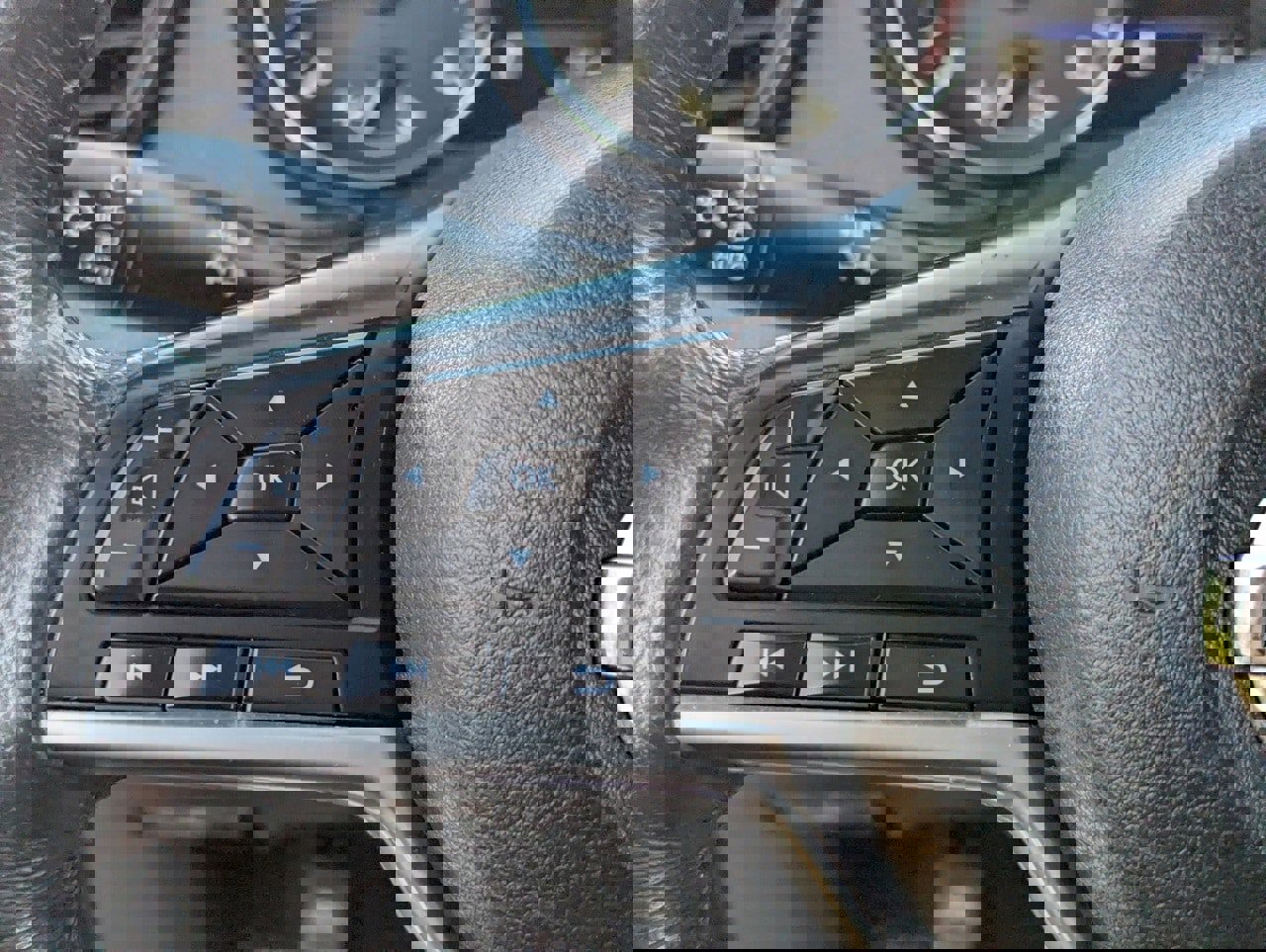 Used 2018 Nissan Rogue SV image 28