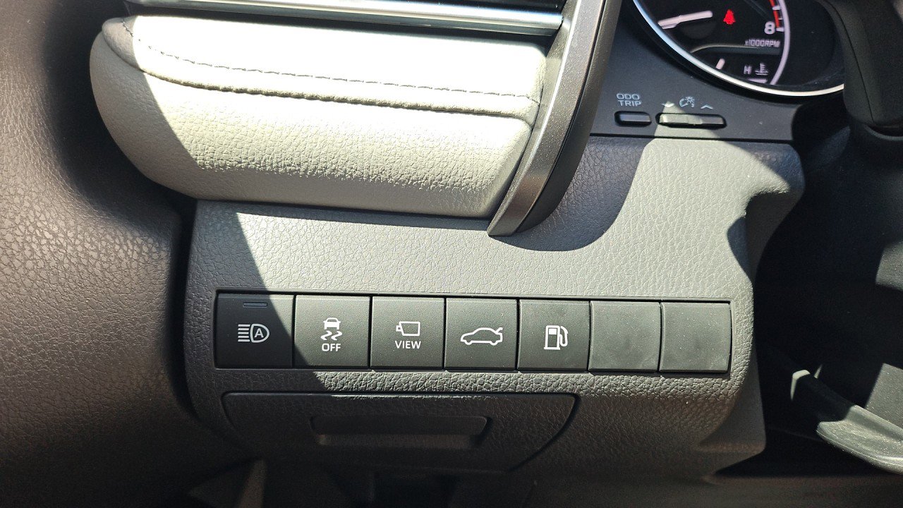 Used 2018 Toyota Camry XLE w/ Driver Assist Package FWD image 19