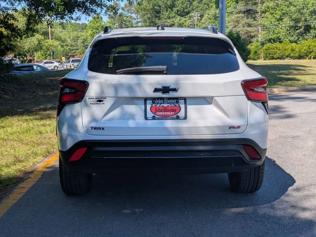 New 2026 Chevrolet Trax RS w/ Sunroof Package FWD image 3