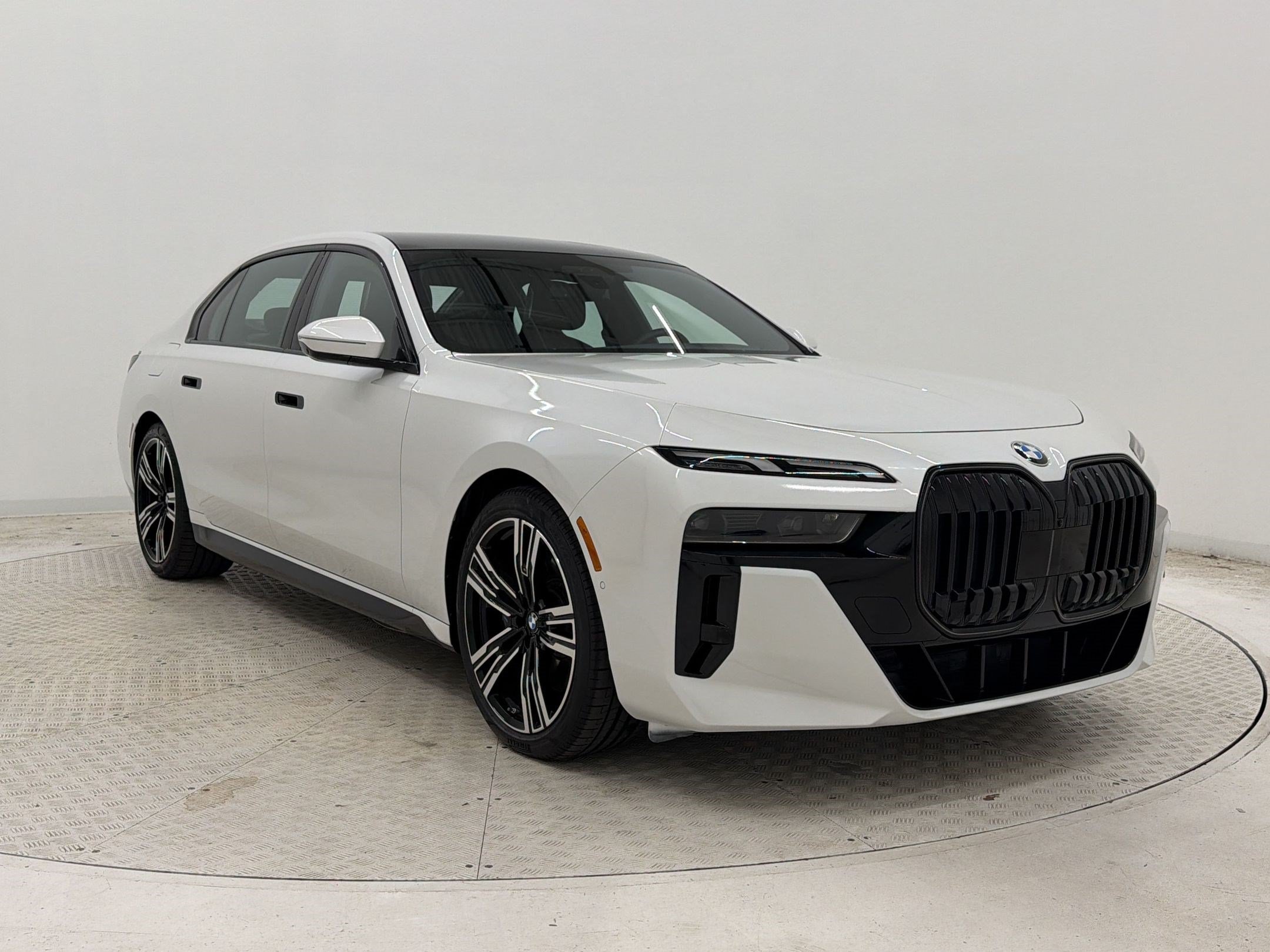 Certified 2025 BMW 760i xDrive AWD/4WD image 7