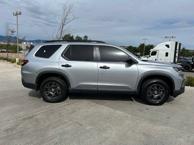 Used 2025 Honda Pilot TrailSport image 11