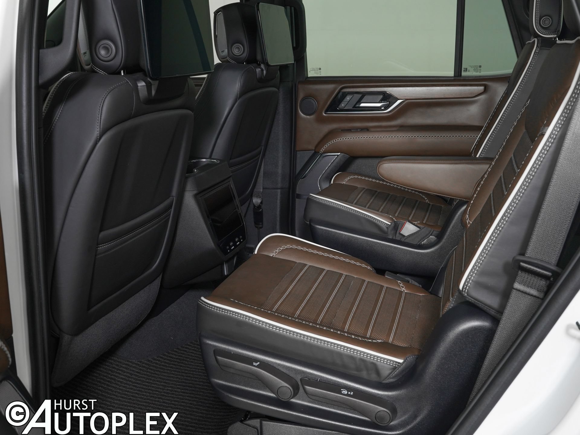 Used 2025 GMC Yukon Denali Ultimate AWD/4WD image 14