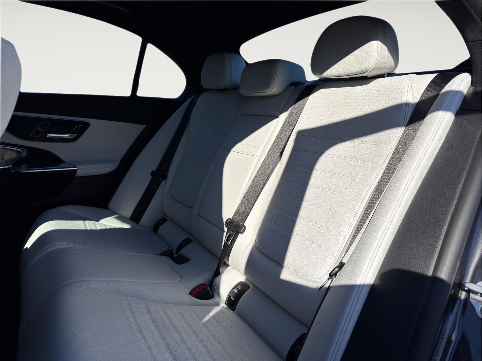 Used 2024 Mercedes-Benz C 300 4MATIC Sedan w/ Pinnacle Trim Package image 15