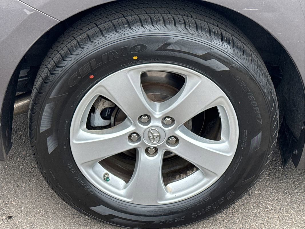 Used 2014 Toyota Sienna LE image 27