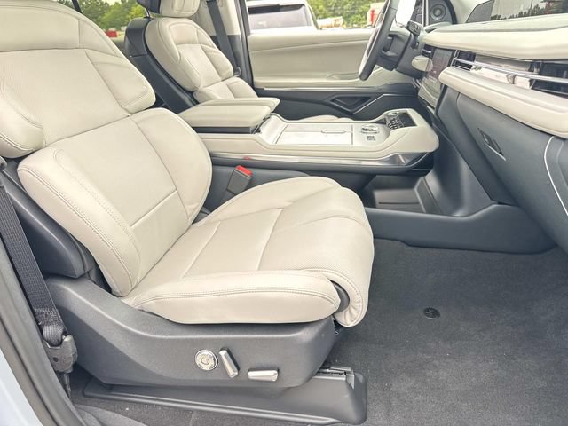 New 2026 Lincoln Navigator Reserve AWD/4WD image 9
