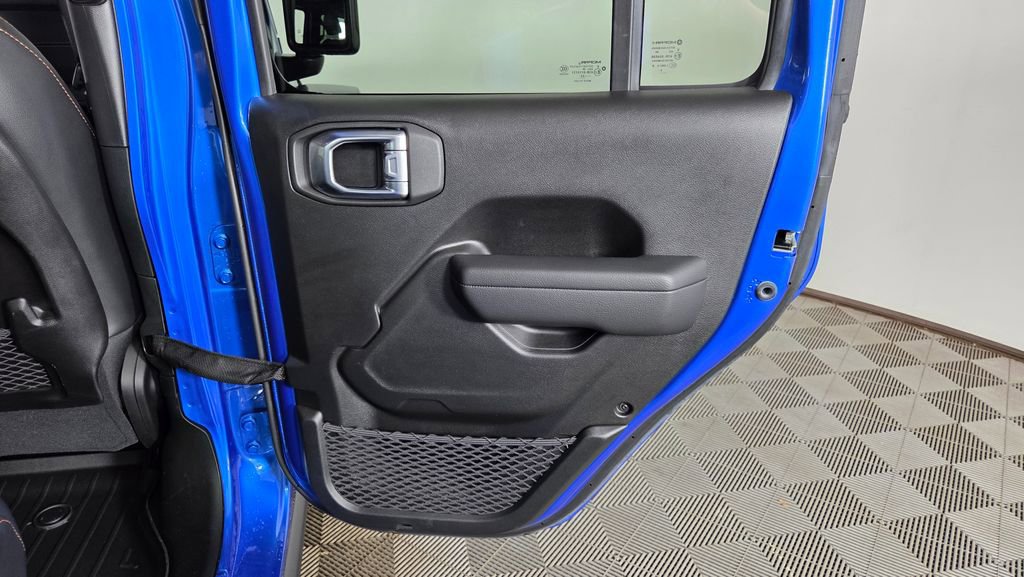 Used 2024 Jeep Gladiator Mojave w/ Technology Group image 30