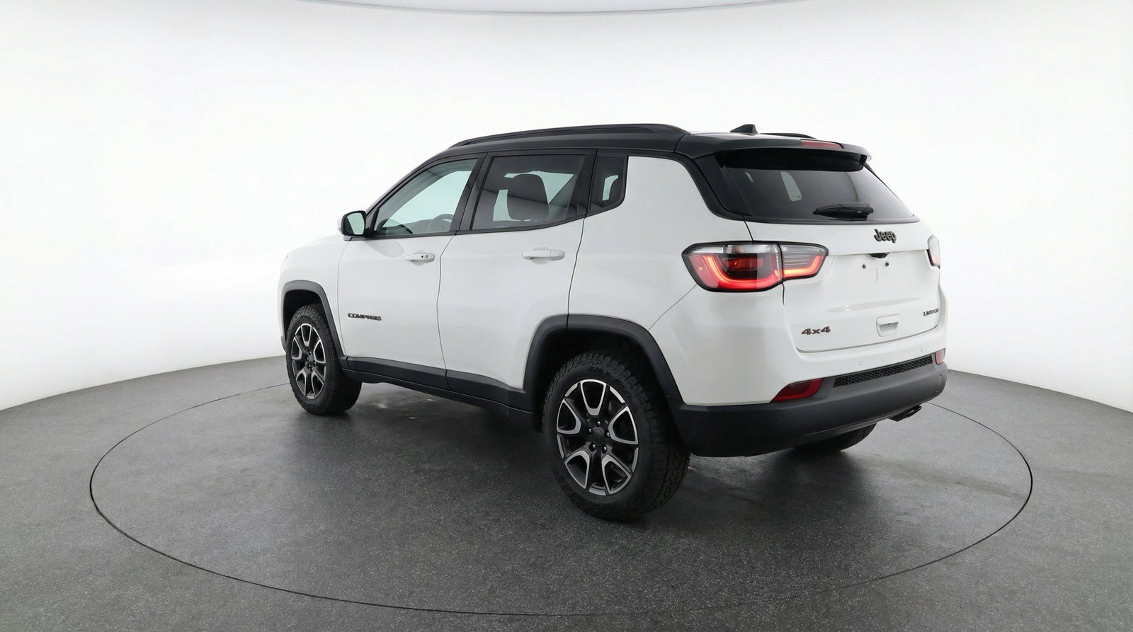 Used 2025 Jeep Compass Trailhawk AWD/4WD image 6