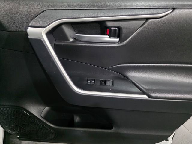 Used 2025 Toyota RAV4 XLE AWD/4WD image 13