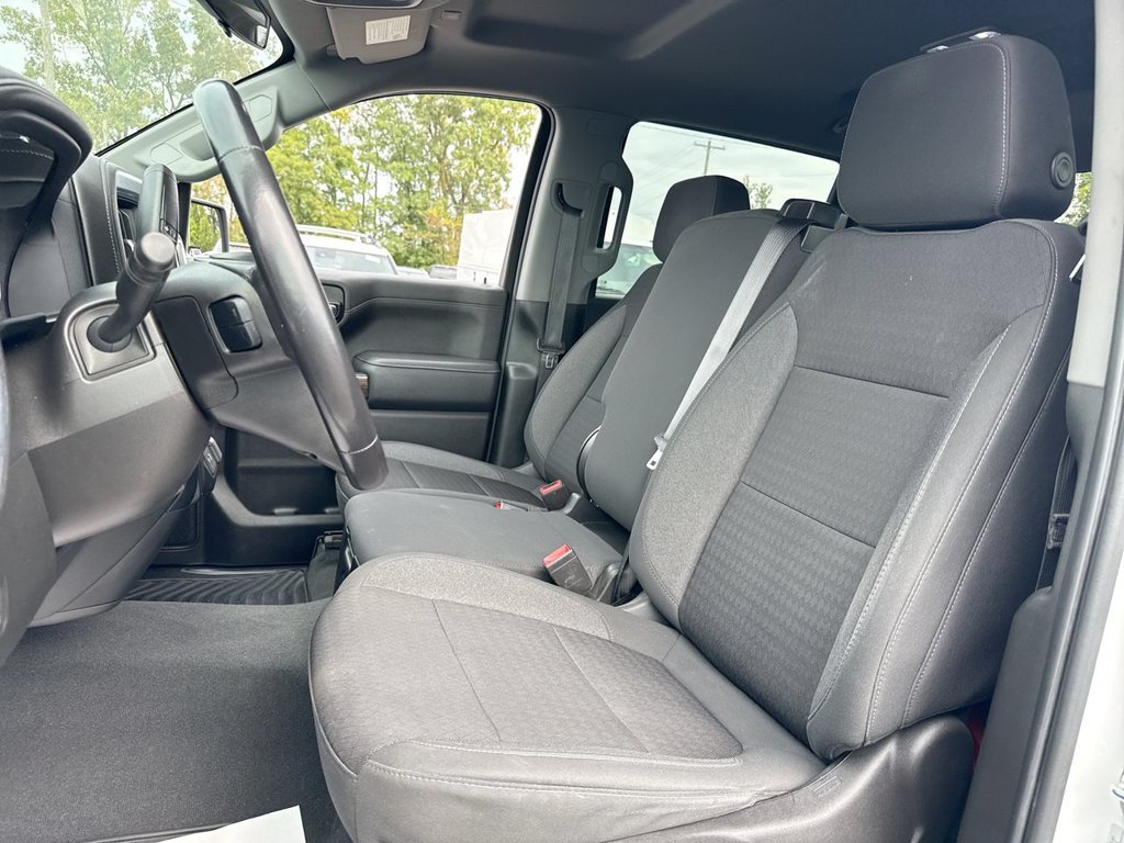 Used 2022 GMC Sierra 1500 SLE w/ Driver Alert Package I AWD/4WD image 11