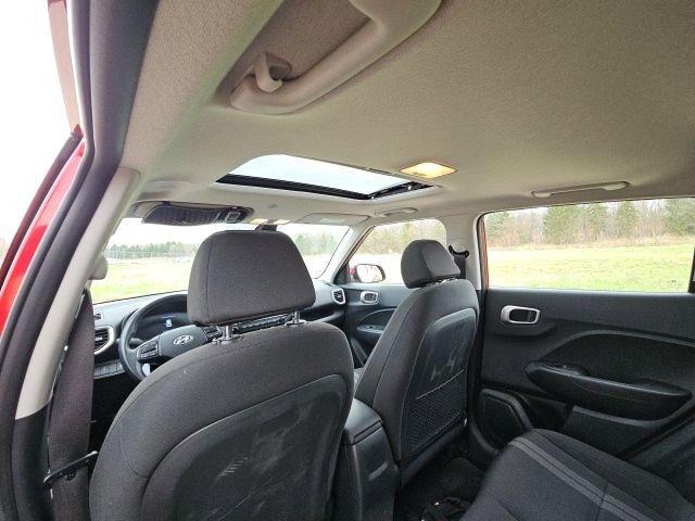 Used 2023 Hyundai Venue SEL w/ Cargo Package image 18