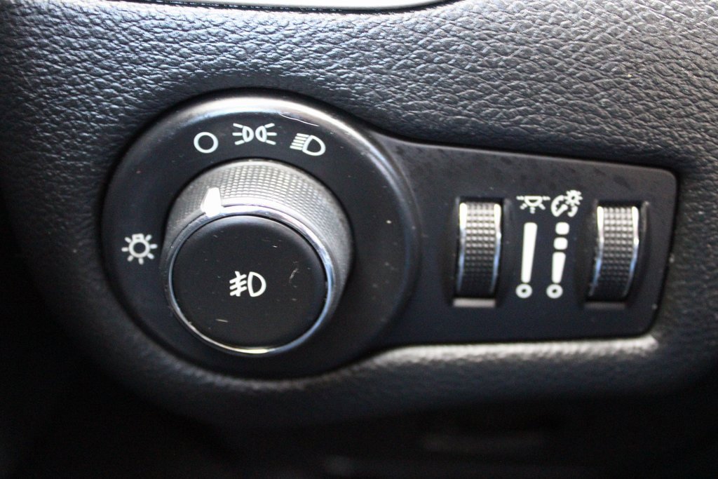 Used 2014 Jeep Cherokee Latitude image 25