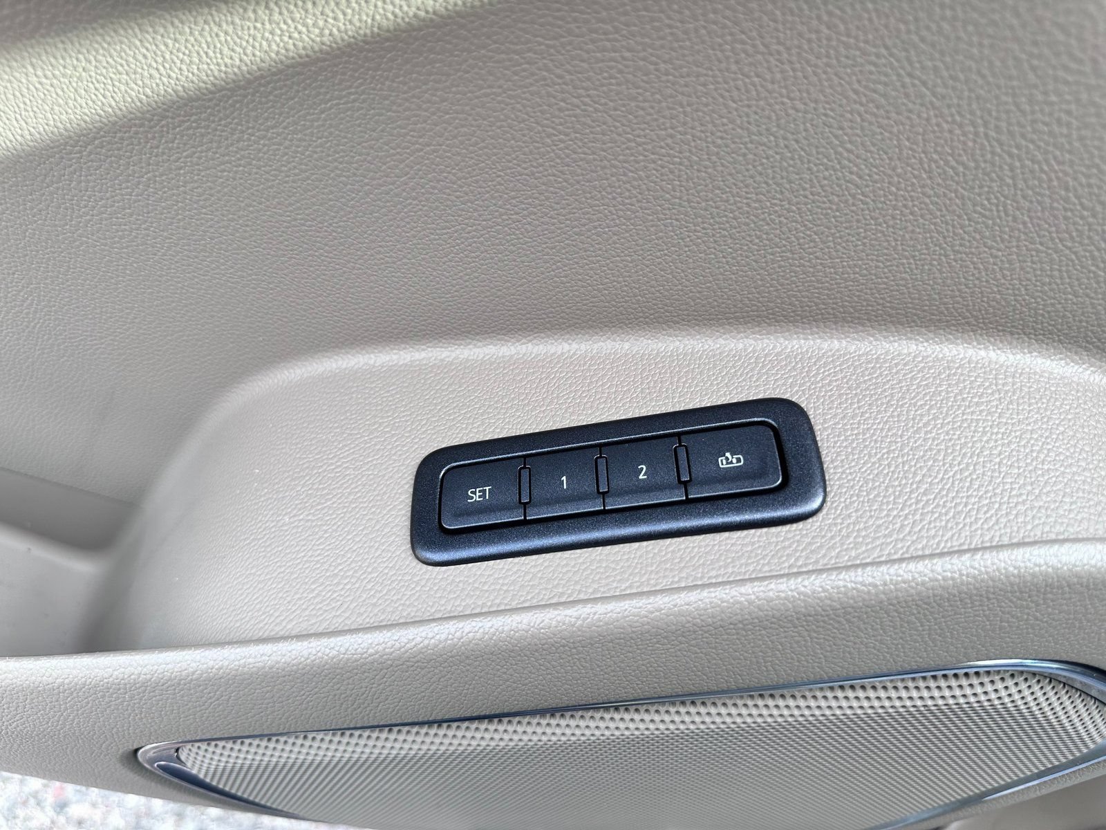 Used 2019 Chevrolet Tahoe Premier RWD image 17