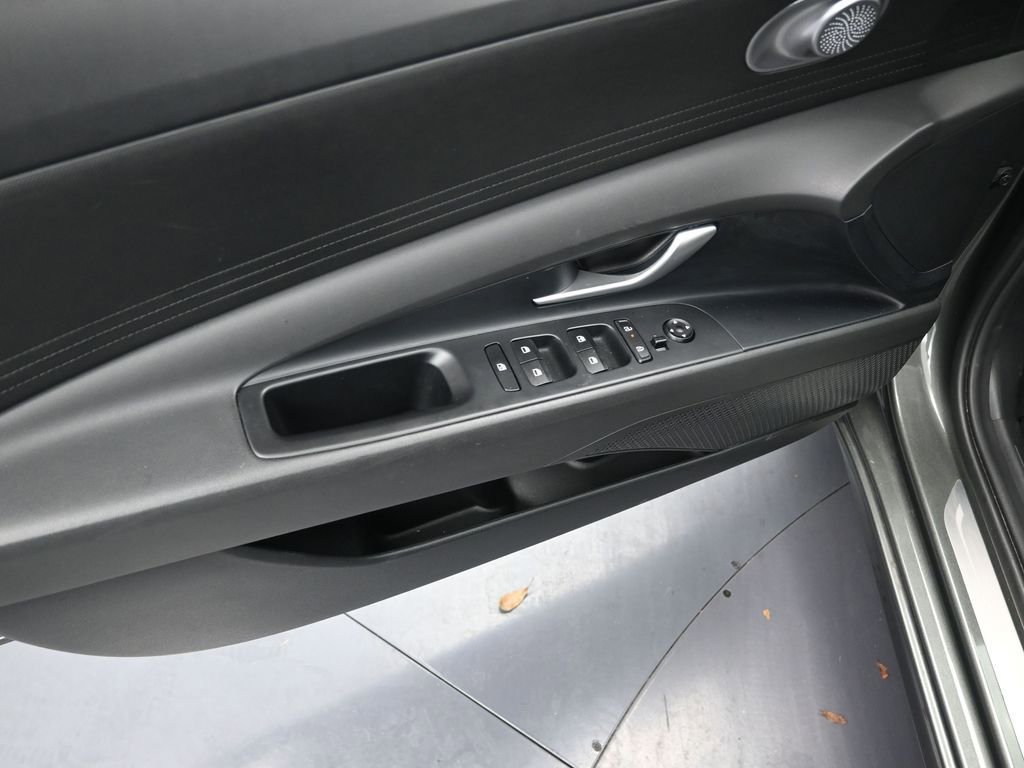 Used 2025 Hyundai Elantra SE image 10