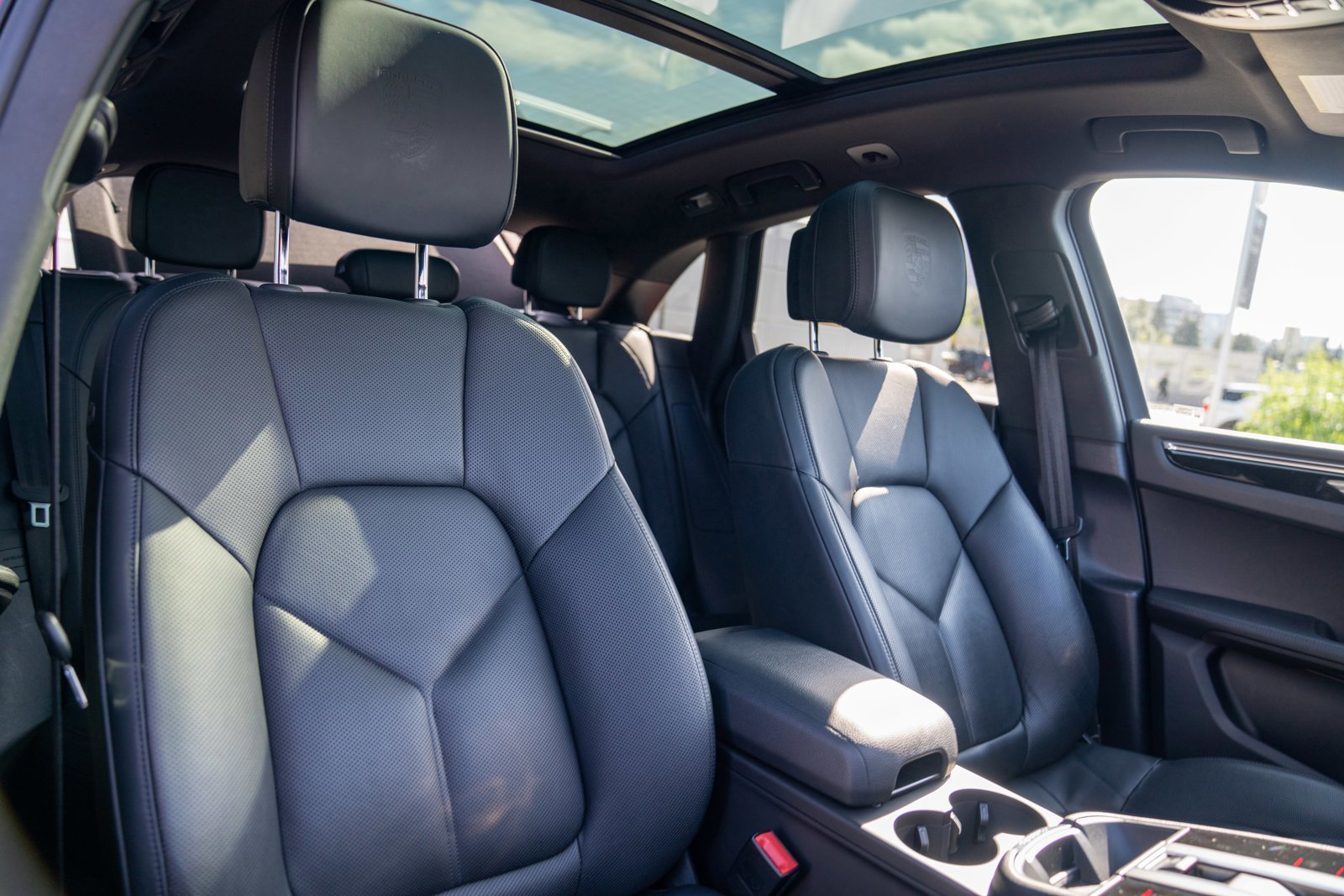 Certified 2023 Porsche Macan AWD/4WD image 27