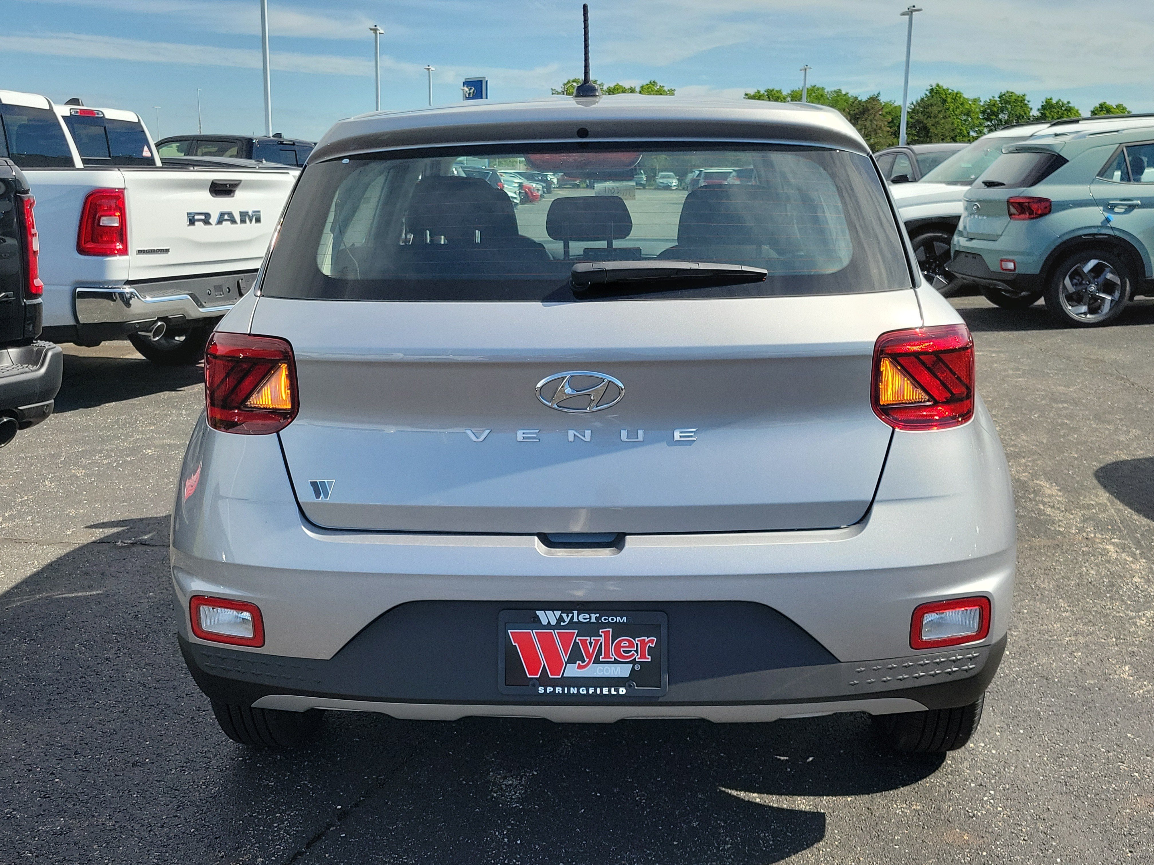 New 2026 Hyundai Venue SE FWD image 4