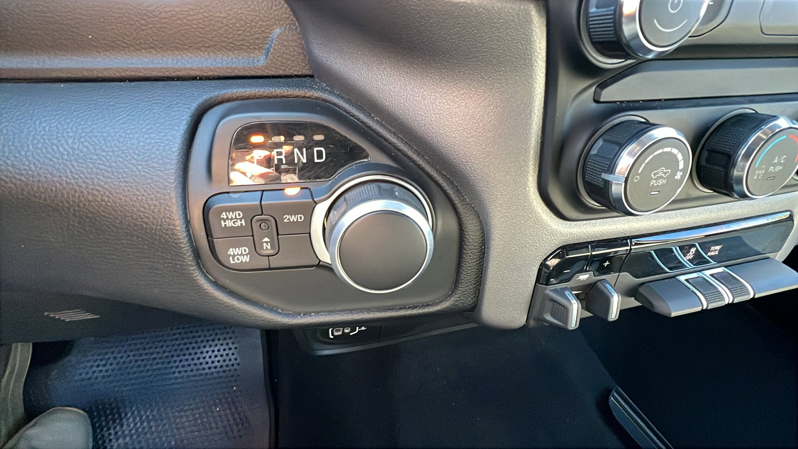 Used 2024 RAM 2500 Big Horn w/ Bed Utility Group image 32