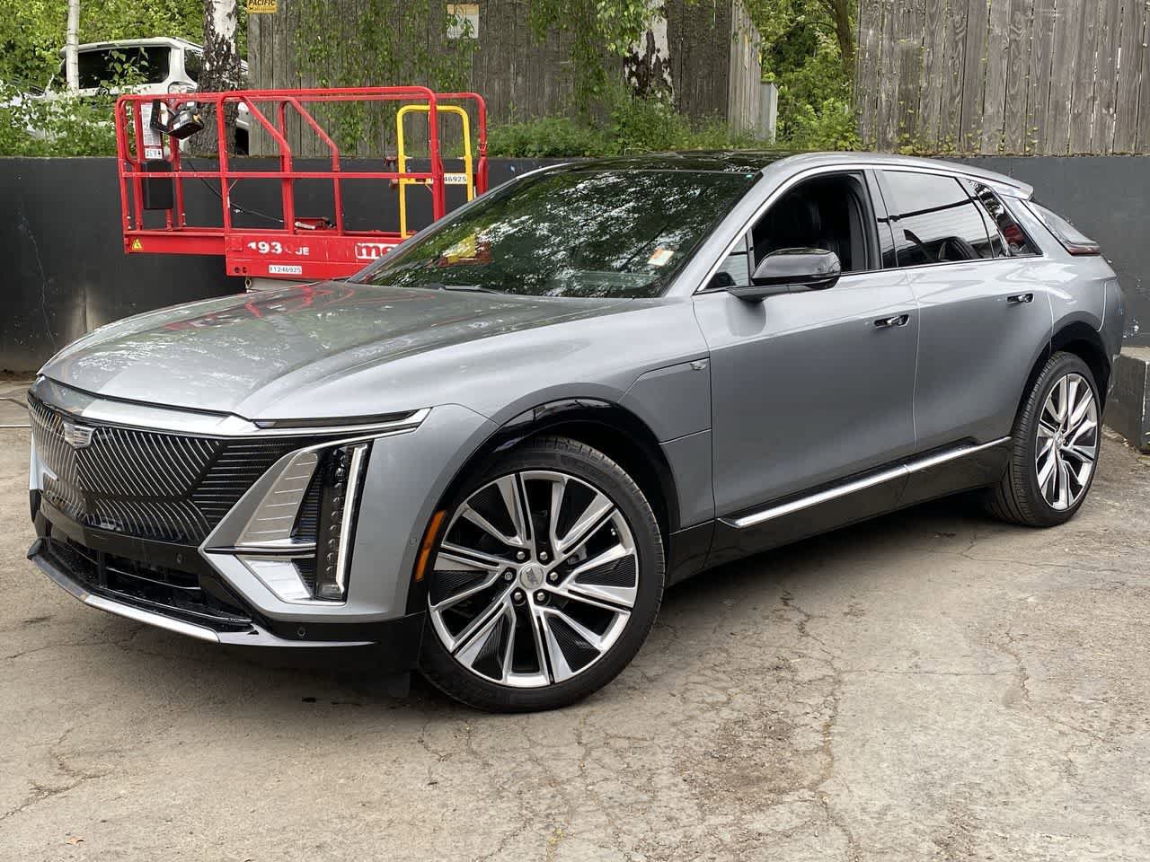 Used 2024 Cadillac Lyriq Luxury w/ LPO, Floor Liner Package AWD/4WD image 1