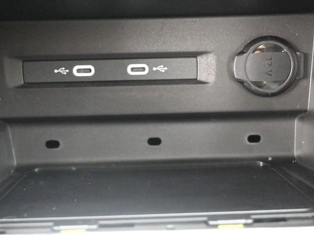 Certified 2023 Volkswagen Taos SE w/ Panoramic Sunroof Package image 9