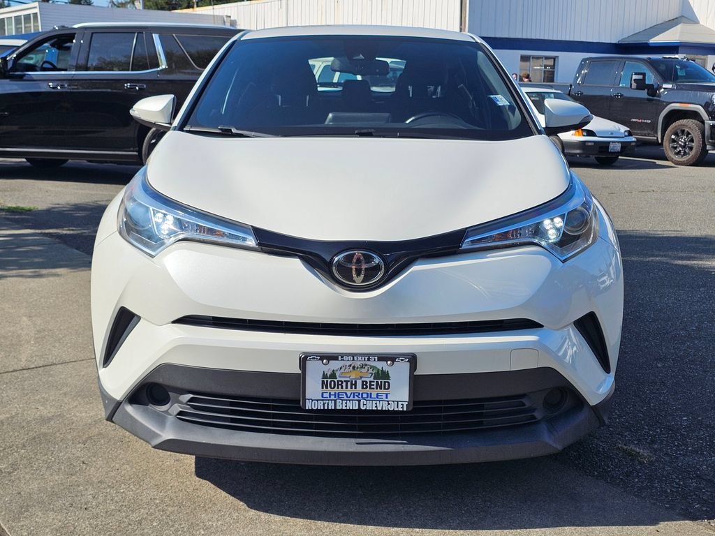 Used 2018 Toyota C-HR XLE FWD image 2