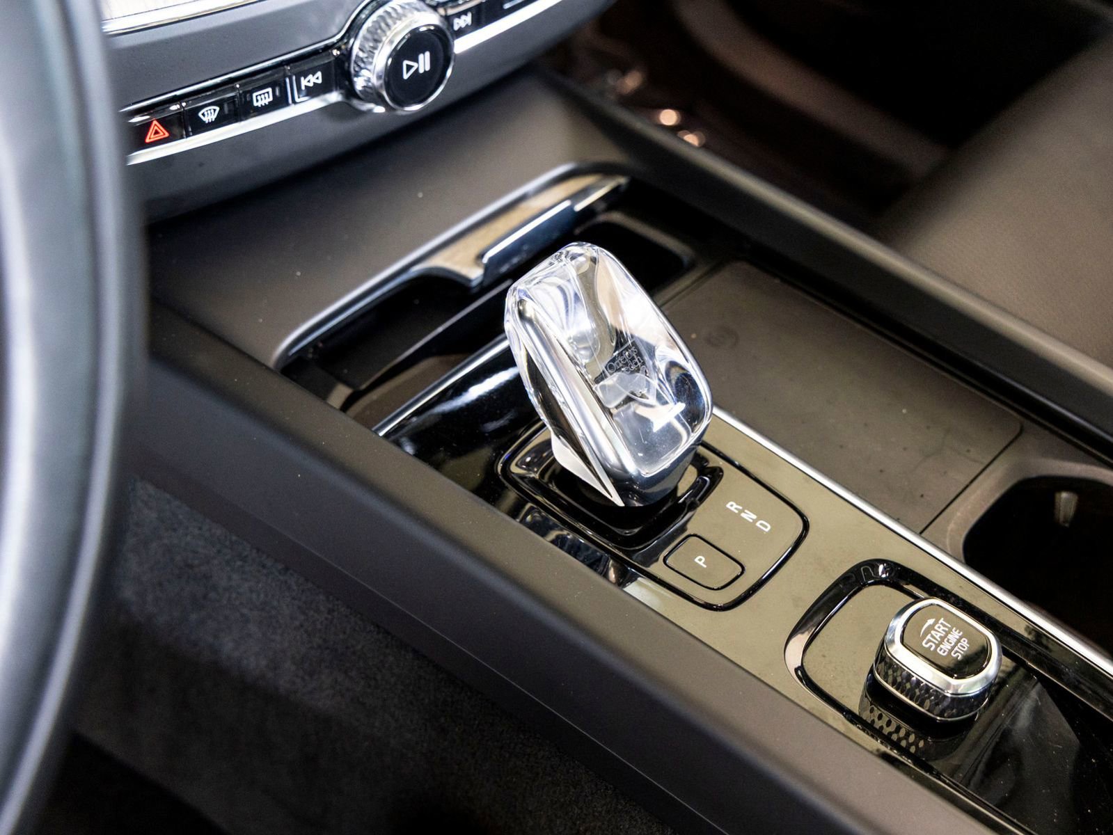 Used 2022 Volvo XC60 T8 Inscription w/ Advanced Package image 18