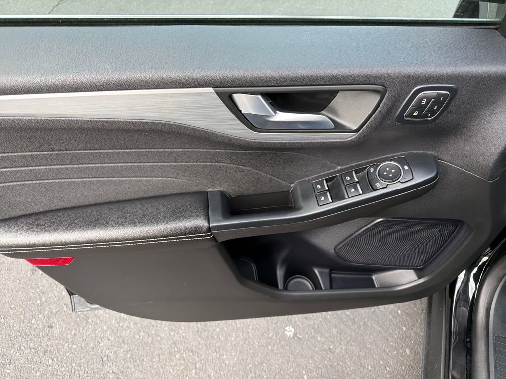 Used 2024 Ford Escape Platinum image 11