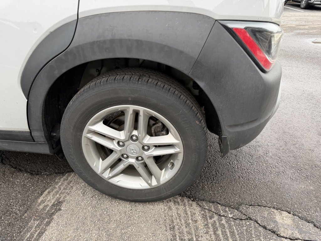 Used 2023 Hyundai Kona SE image 6