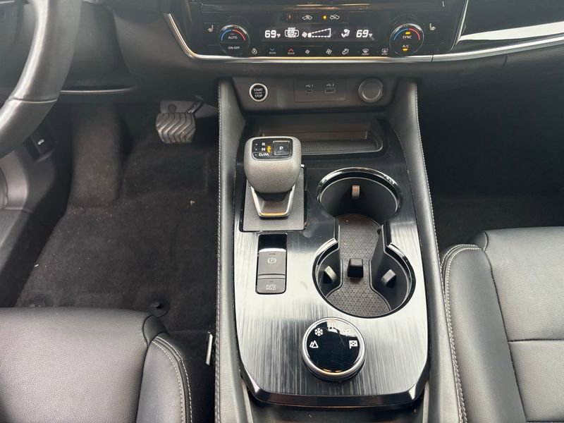 Used 2023 Nissan Rogue SL w/ SL Premium Package image 13