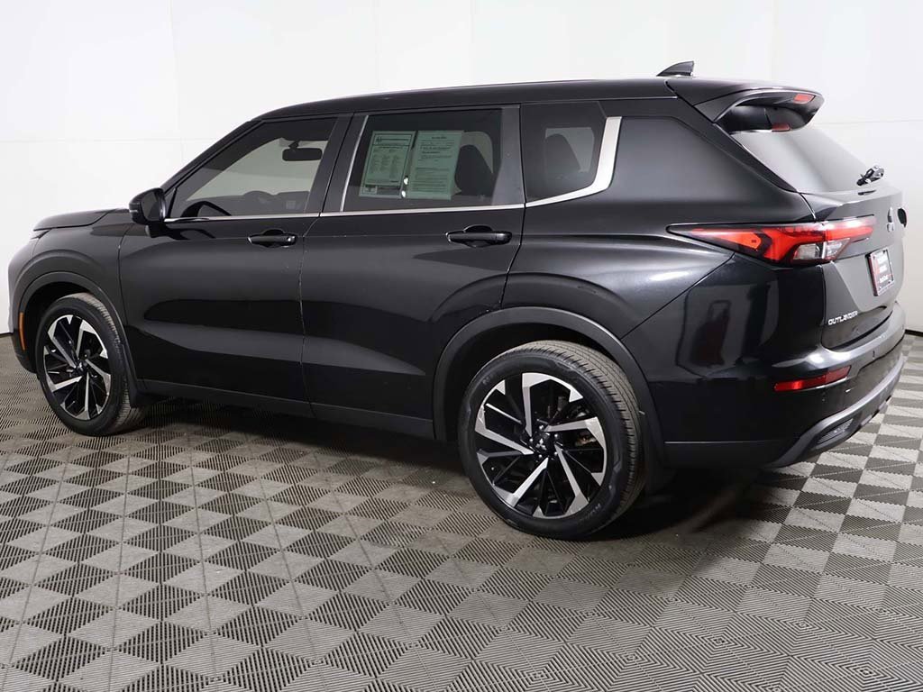 Used 2022 Mitsubishi Outlander ES image 11