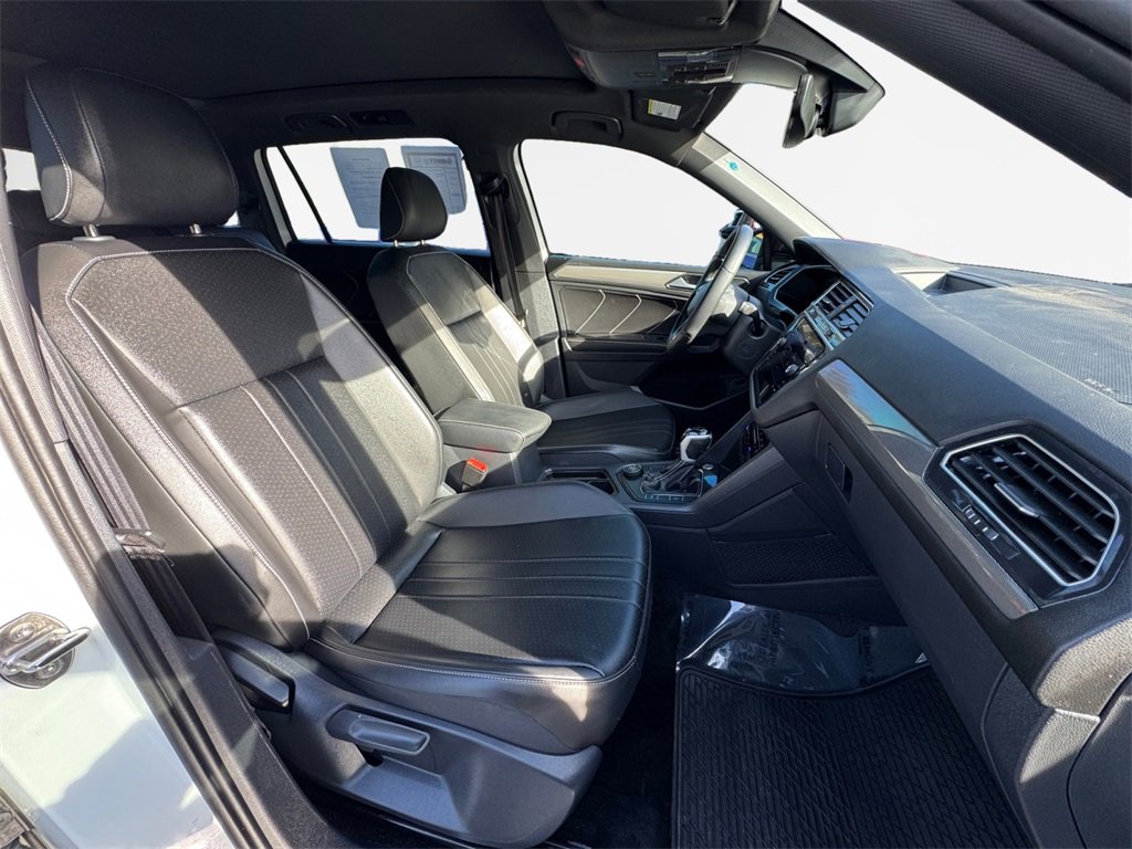 Used 2024 Volkswagen Tiguan SE R-Line image 32