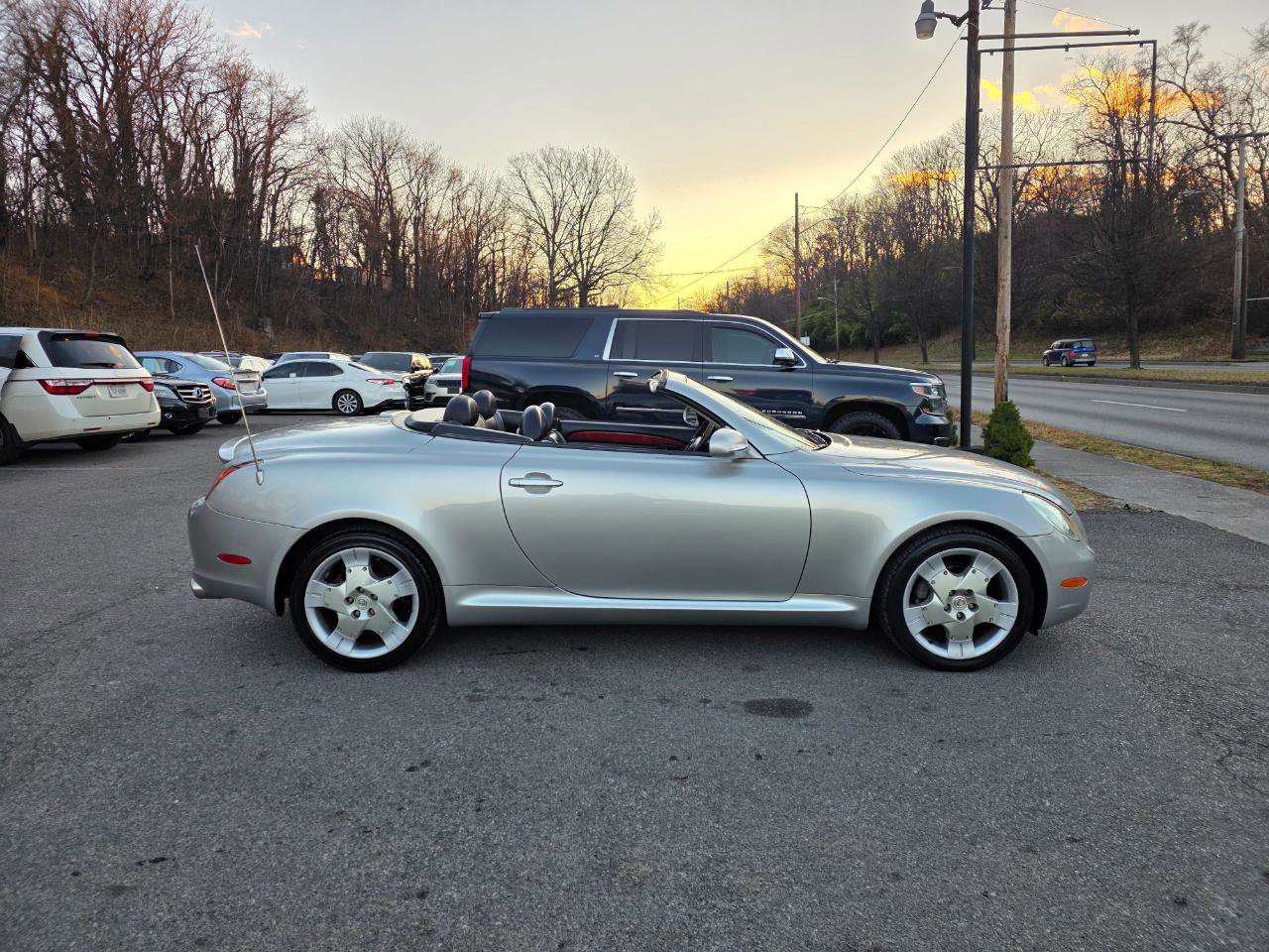 Used 2005 Lexus SC 430 Convertible RWD image 4