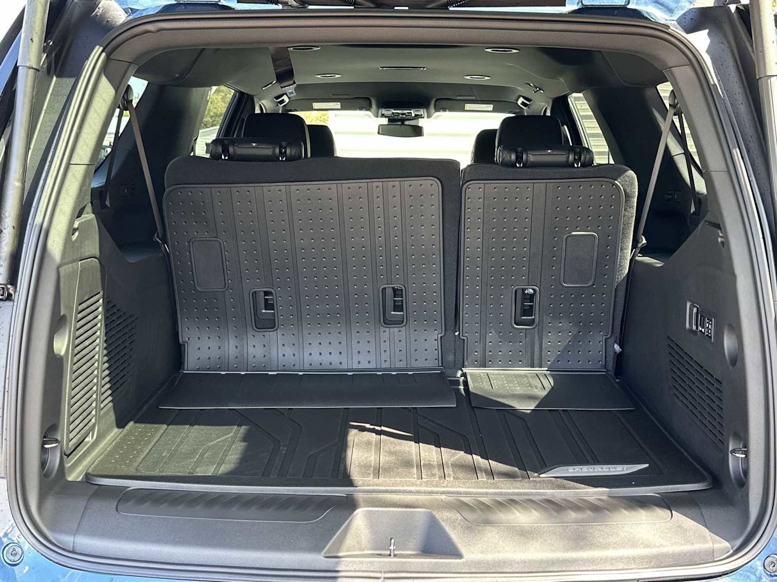 New 2026 Chevrolet Suburban LT w/ Comfort Package image 25