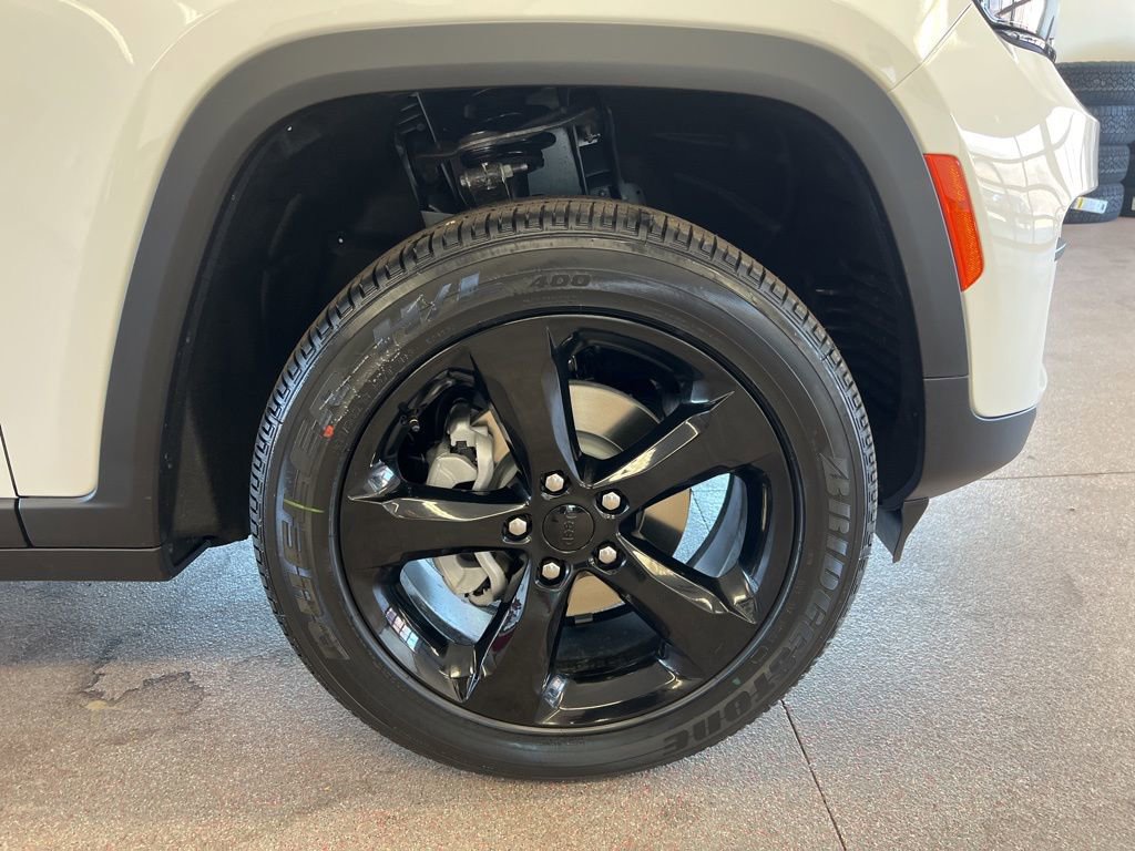 New 2025 Jeep Grand Cherokee Altitude image 29