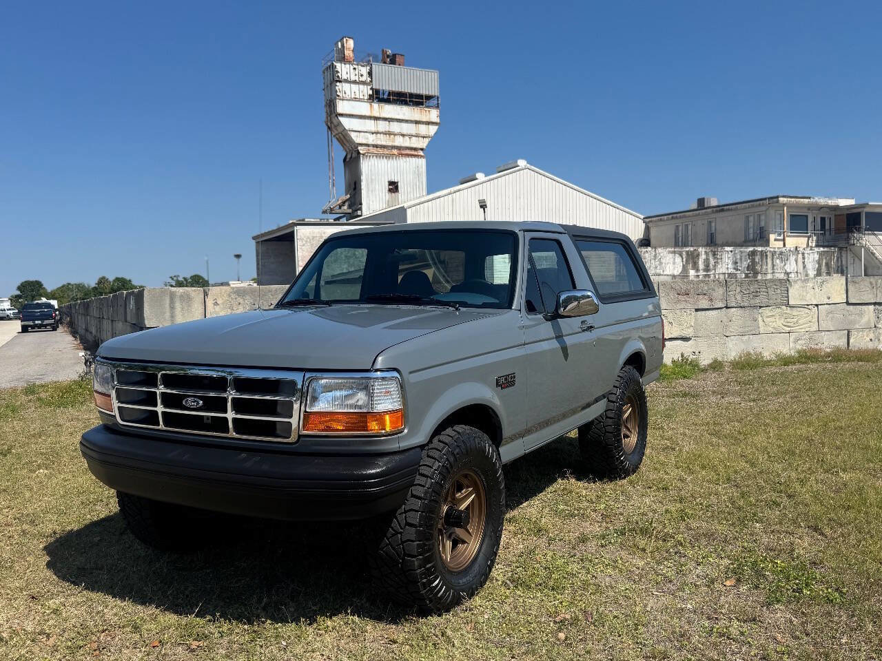 Used 1995 Ford Bronco XLT image 4