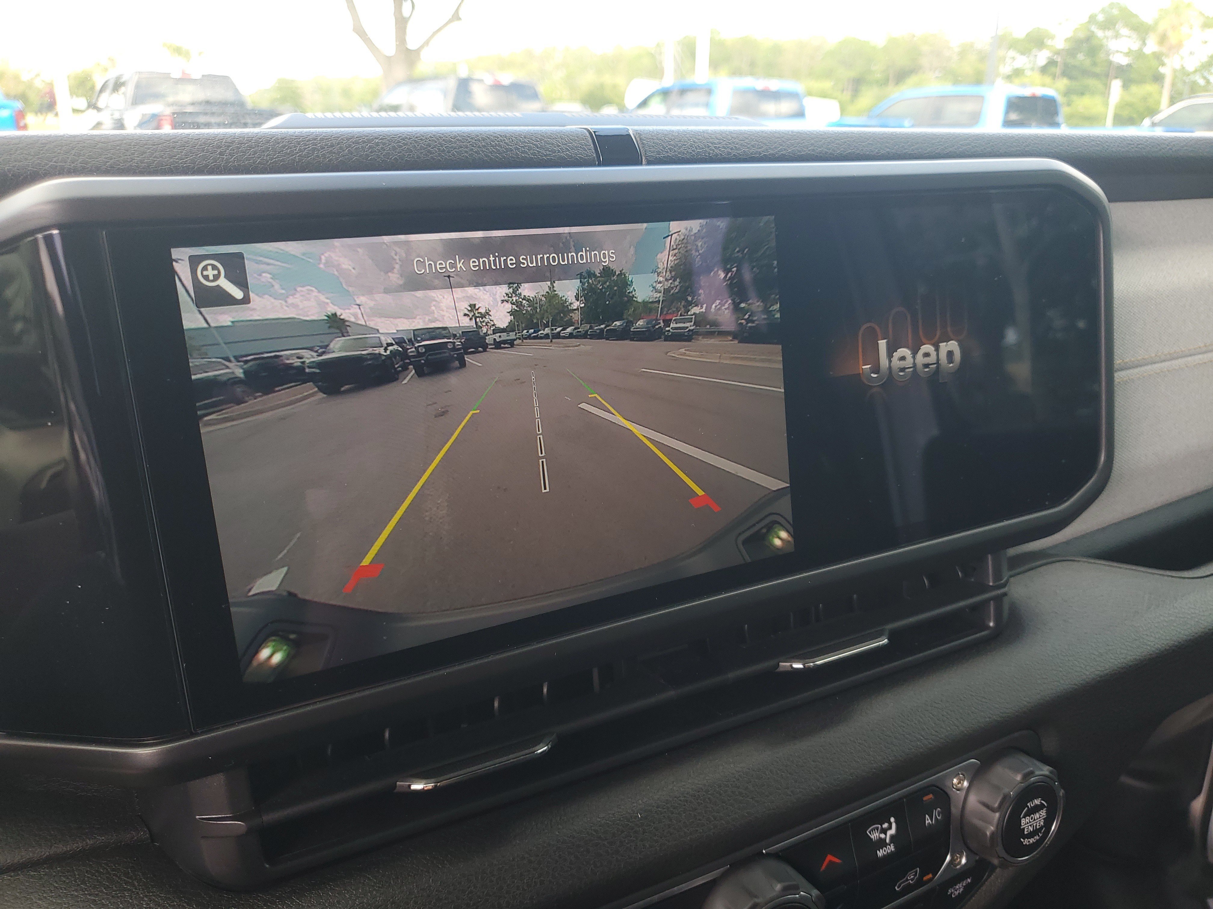 Used 2025 Jeep Gladiator Sport AWD/4WD image 21