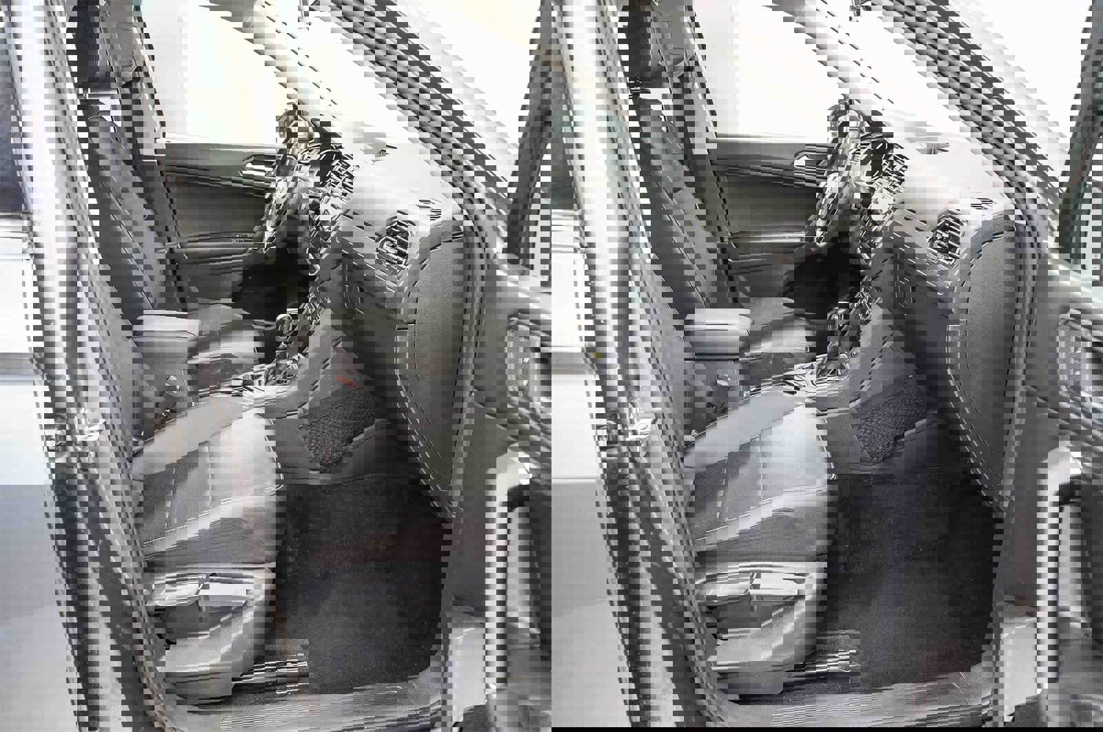 Used 2020 Volkswagen Tiguan SE image 16