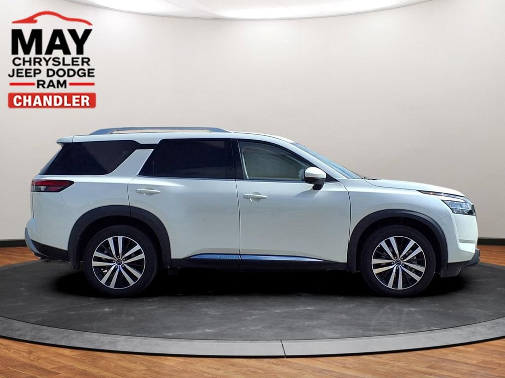 Used 2024 Nissan Pathfinder Platinum w/ Cargo Package AWD/4WD image 2