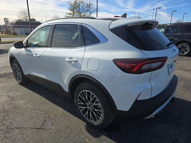 New 2026 Ford Escape SE w/ Class II Trailer Tow Package image 3