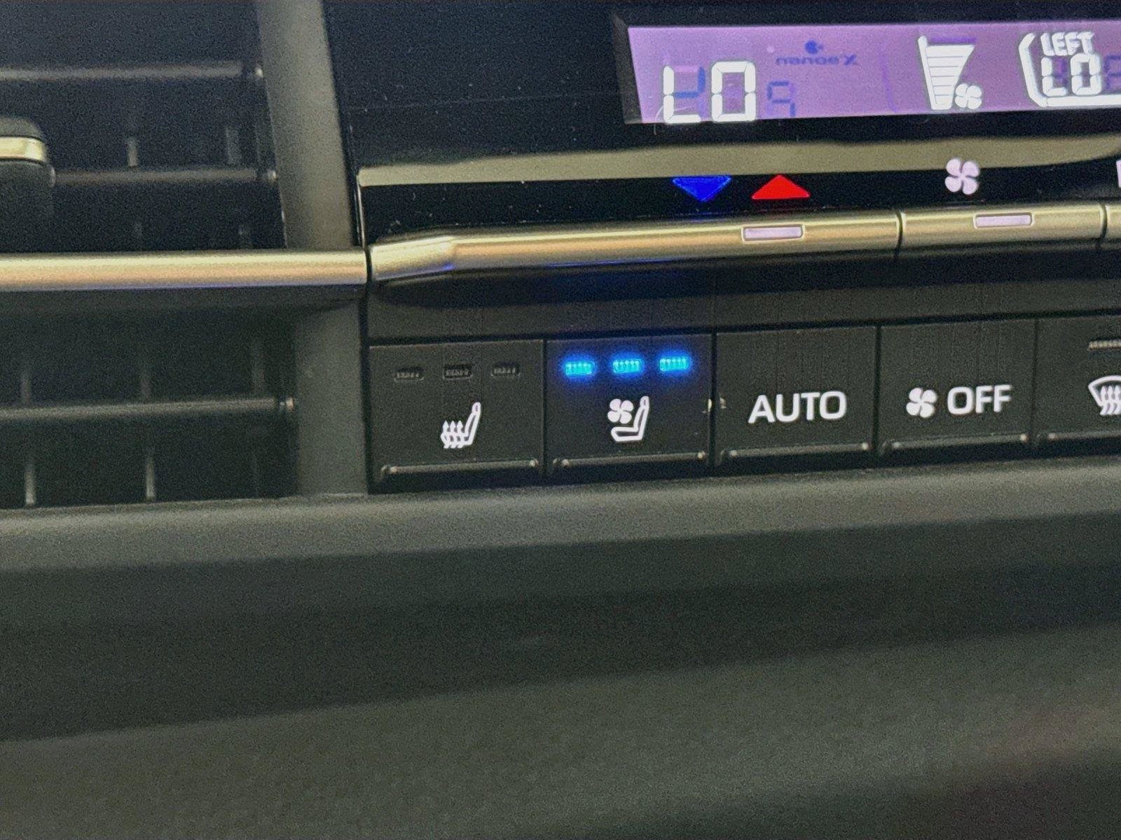 Certified 2025 Toyota Sienna Limited FWD image 8