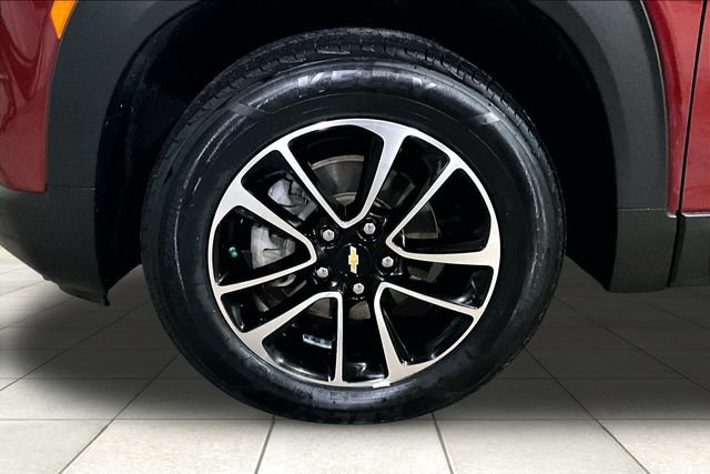 Certified 2025 Chevrolet TrailBlazer LT w/ LT Cold Weather Package AWD/4WD image 9