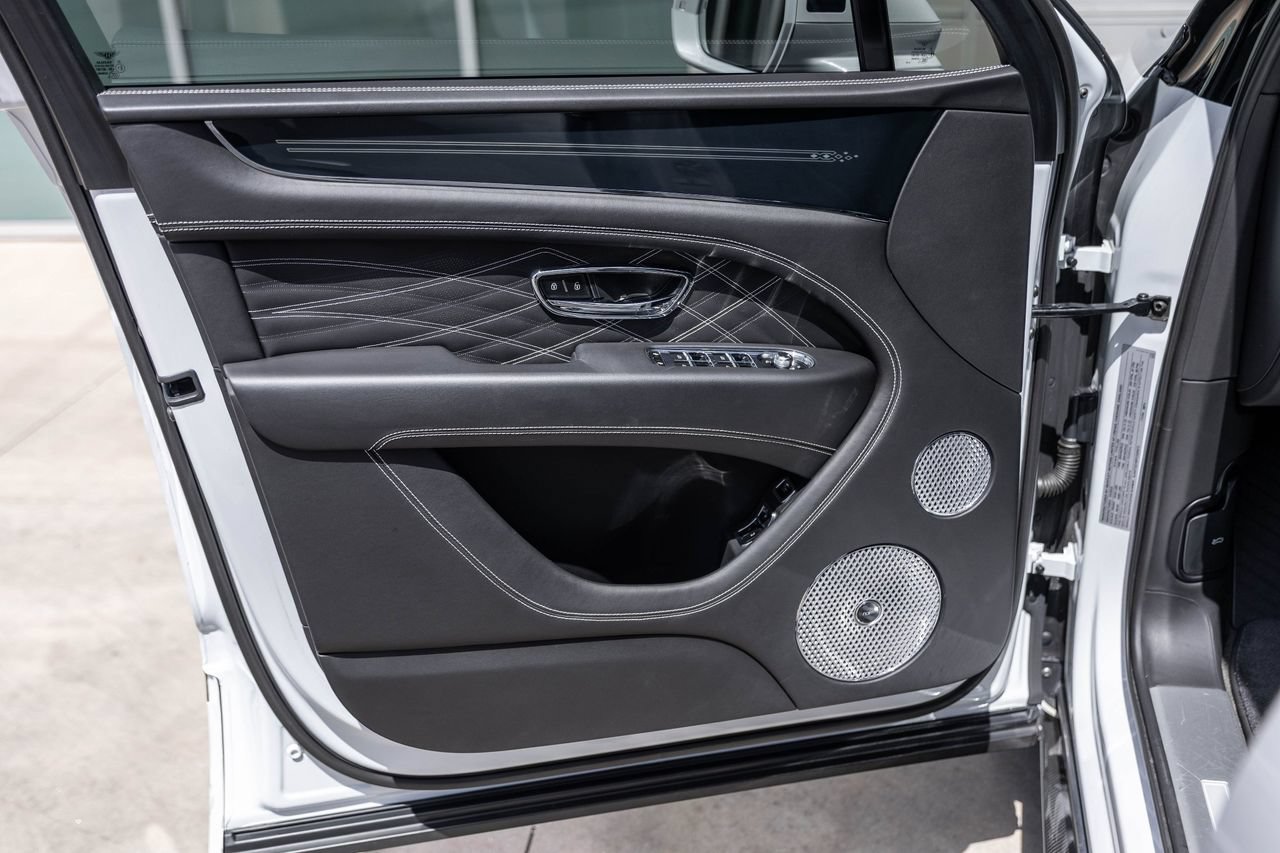 Certified 2023 Bentley Bentayga Extended Wheelbase AWD/4WD image 46