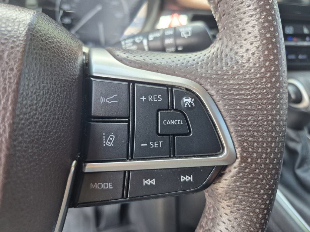 Used 2023 Toyota Sienna Platinum AWD/4WD image 22
